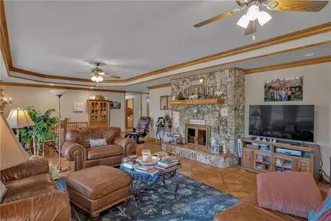 Living - 731 NW 35th Ln, Lamar, MO 64759 photo 3 of 4