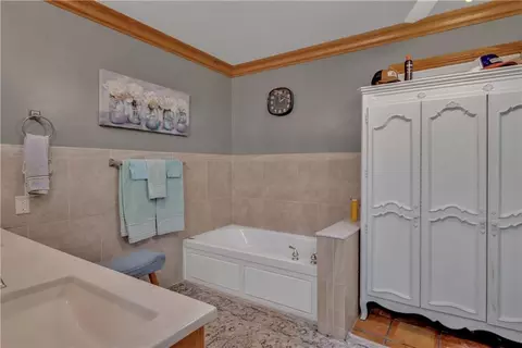 Bath - 731 NW 35th Ln, Lamar, MO 64759 photo 1 of 2