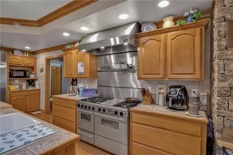 Kitchen - 731 NW 35th Ln, Lamar, MO 64759 photo 3 of 5