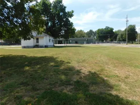 1002 W 4th St, Pittsburg, KS 66762