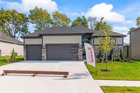 4104 SE Adams Dr, Blue Springs, MO 64014