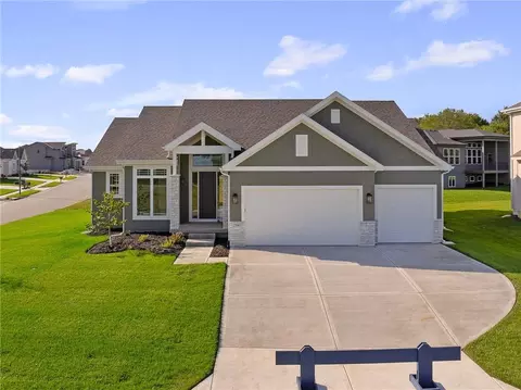 25003 W 89th Ter, Lenexa, KS 66227