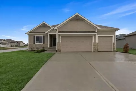 4705 SW 2nd St, Blue Springs, MO 64014