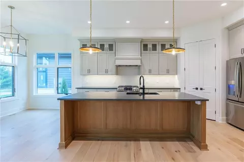 2852 W 133rd Ter, Leawood, KS 66209