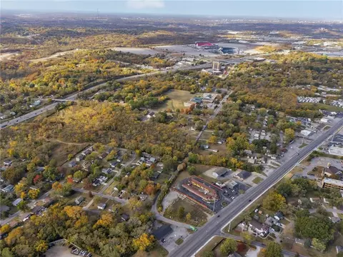 10305 E Us 40 Hwy, Independence, MO 64055 photo 9