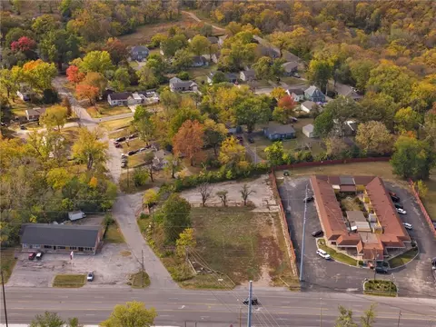 10305 E Us 40 Hwy, Independence, MO 64055 photo 12
