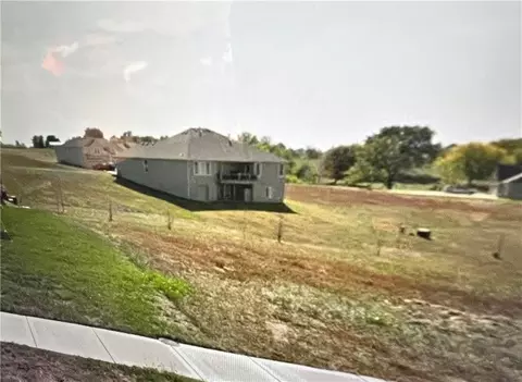 13287 Davis Ave, Bonner Springs, KS 66012