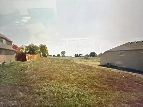 13285 Richland Ave, Bonner Springs, KS 66012