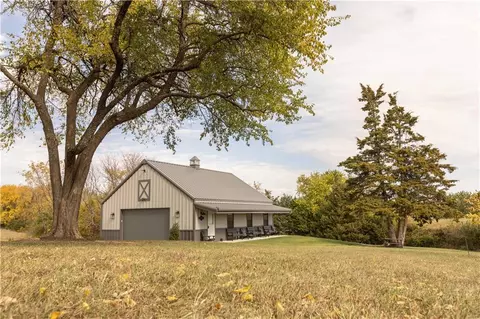 10401 S Cedar Ridge Trl, Grain Valley, MO 64029