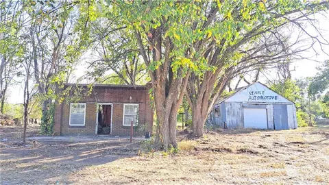 207 E 4th, Longton, KS 67352