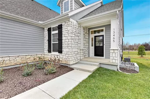 13465 W 174th Pl, Overland Park, KS 66221