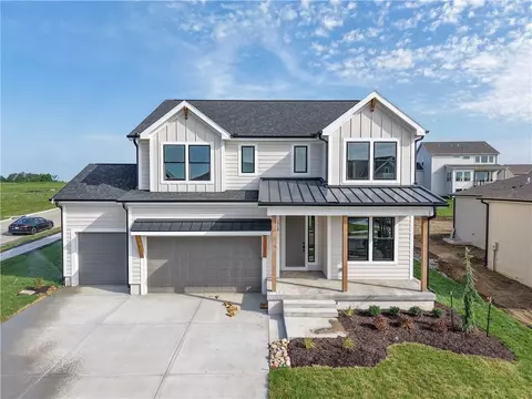 1712 SW Arbormist Dr, Lees Summit, MO 64082