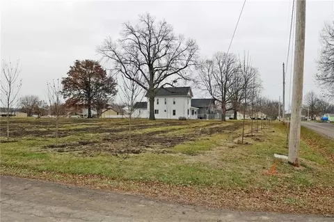 500 Pennsylvania Ave, East Lynne, MO 64743