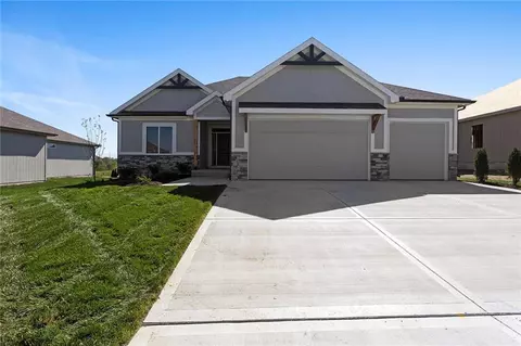 204 SW Chelmsford Dr, Blue Springs, MO 64014