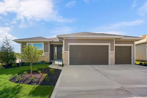 17312 Oakshire St, Overland Park, KS 66221