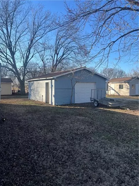 202 W Perry St, Arma, KS 66712 photo 3