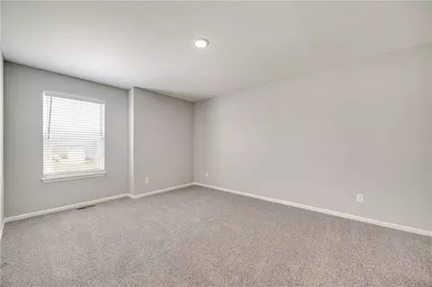 Bedroom - 508 Foxglove Ln, Raymore, MO 64083 photo 6 of 10