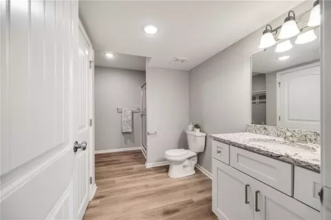 Bath - 508 Foxglove Ln, Raymore, MO 64083 photo 3 of 4