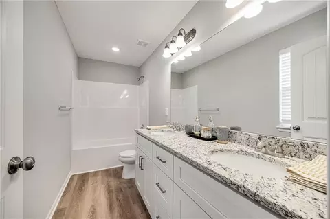 Bath - 508 Foxglove Ln, Raymore, MO 64083 photo 1 of 4