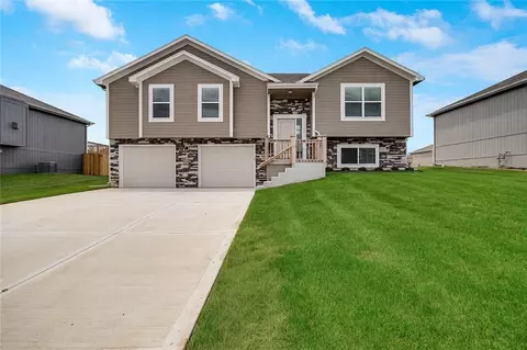 508 Foxglove Ln, Raymore, MO 64083