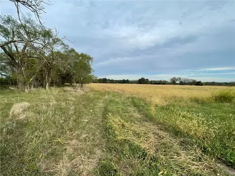 343 Rd Hedge Ln, Paola, KS 66071