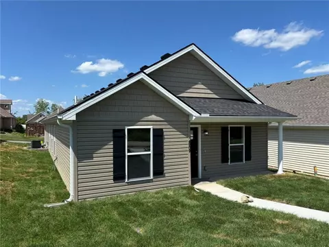4909 S Creek Woods Dr, Saint Joseph, MO 64507