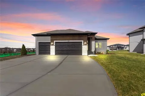 13472 W 177th St, Overland Park, KS 66013