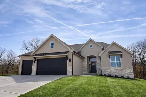 10755 Genesis Dr, Parkville, MO 64152