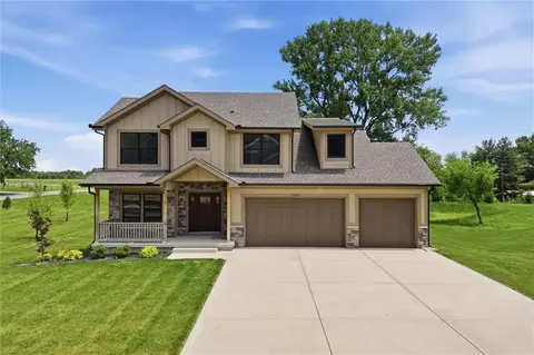 13525 Oakridge Dr, Kearney, MO 64060