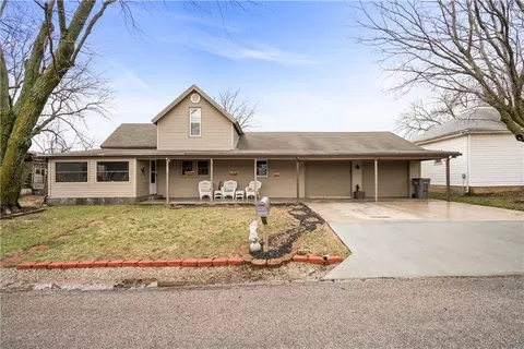 109 Julia, Thayer, KS 66776