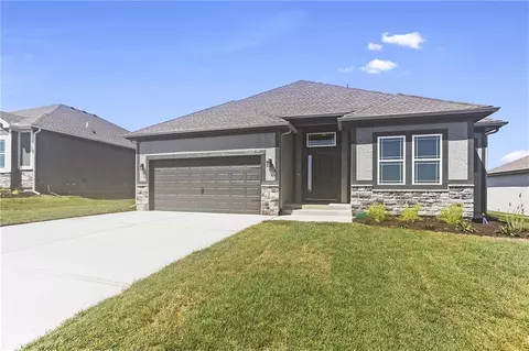 11457 N Auburndale Cir, Kansas City, MO 64157