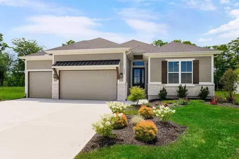 2624 NE Woodland Oak Dr, Lees Summit, MO 64086