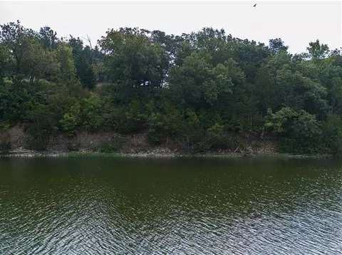 13 E Lakeview Rd, Mapleton, KS 66754