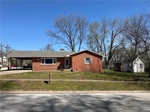 2102 Franklin Ave, Lexington, MO 64067