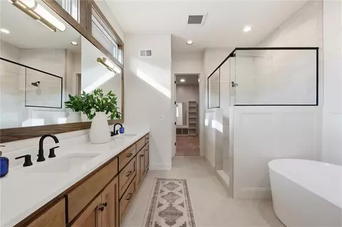 Bath - 22005 W 99th Ter, Lenexa, KS 66220 photo 1 of 6