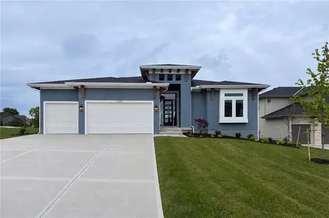 22005 W 99th Ter, Lenexa, KS 66220