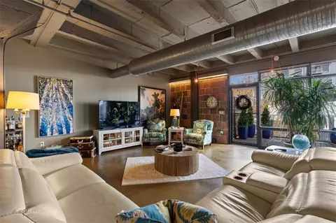 2120 Wyandotte St #16, Kansas City, MO 64108