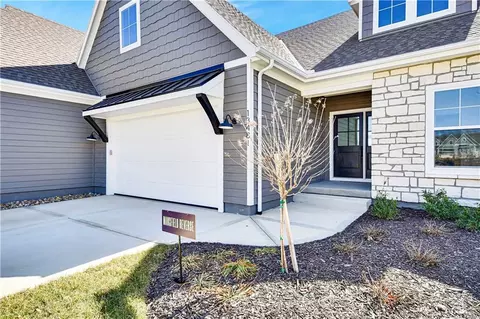 13481 W 174th Pl, Overland Park, KS 66221