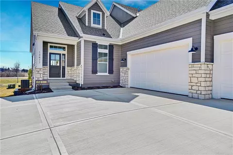 13477 W 174th Pl, Overland Park, KS 66221