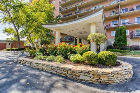 4550 Warwick Blvd #710, Kansas City, MO 64111