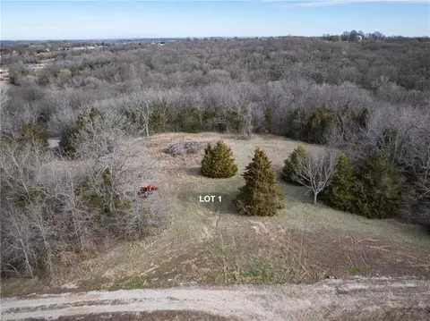 1505 S Buckner Tarsney Rd, Buckner, MO 64016