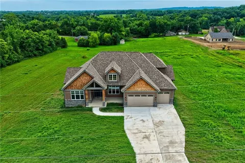 2017 Vilas St, Leavenworth, KS 66048