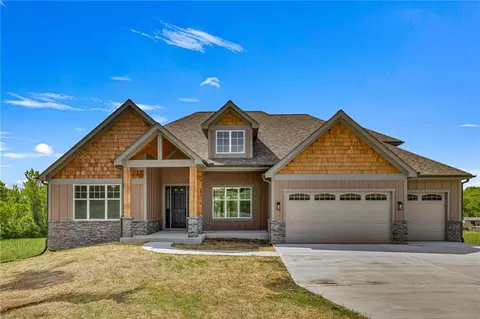 2017 Vilas St, Leavenworth, KS 66048