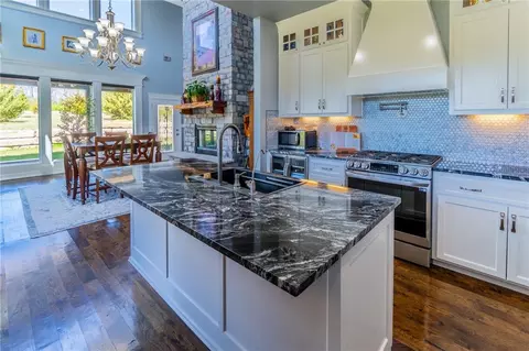 9016 SE 69 Hwy, Cameron, MO 64429