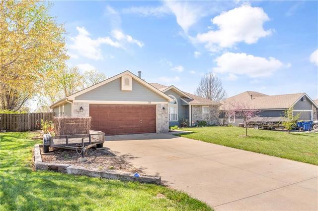 1231 Tallgrass Dr, Eudora, KS 66025 - Movoto