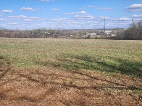 801 S Butler Ln, Independence, MO 64056
