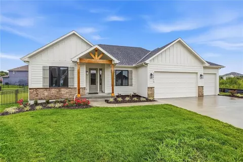 17713 S Brockway St, Olathe, KS 66062