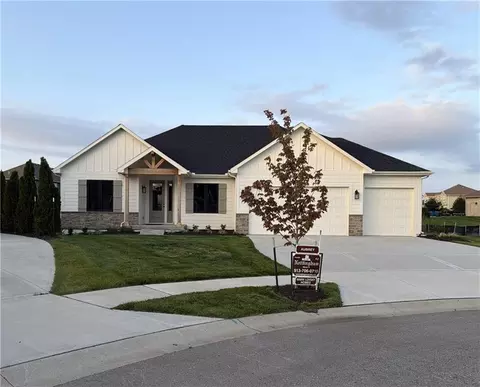 17713 S Brockway St, Olathe, KS 66062