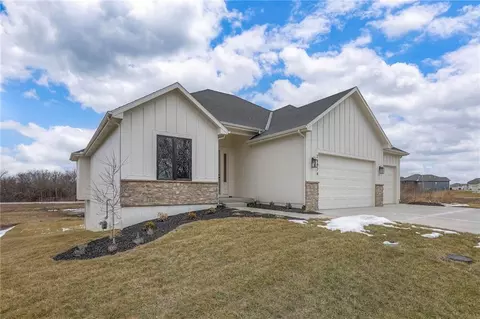 21974 W 178th St, Olathe, KS 66062
