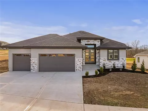 605 Hampstead Dr, Raymore, MO 64083